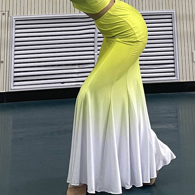 Yellow and white, eight 360-degree skirts